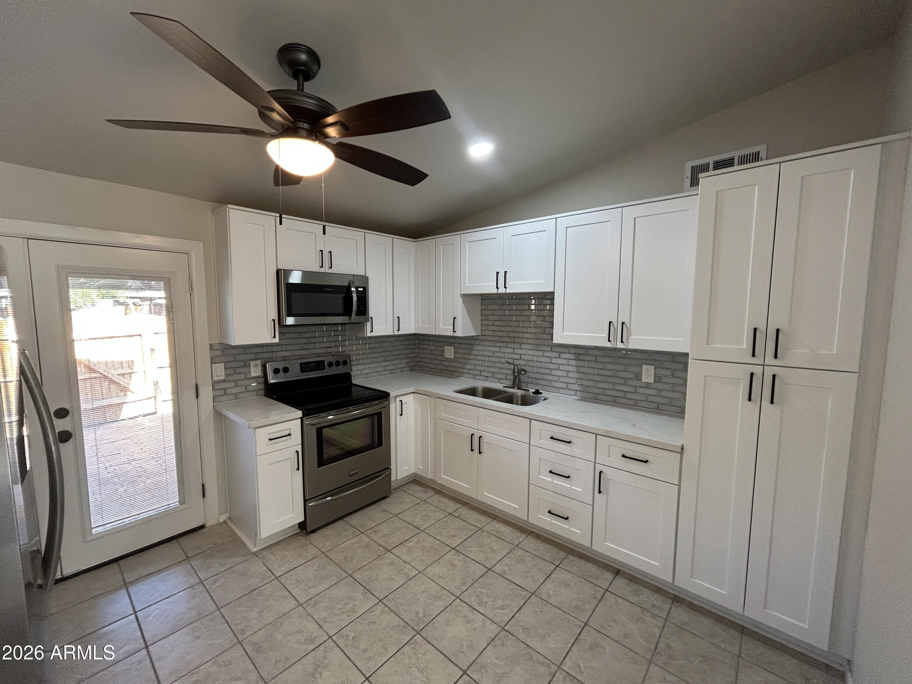 6711 West Osborn Road, Unit 22 Phoenix, AZ 85033 - Photo 2 of 13 IMG_5223