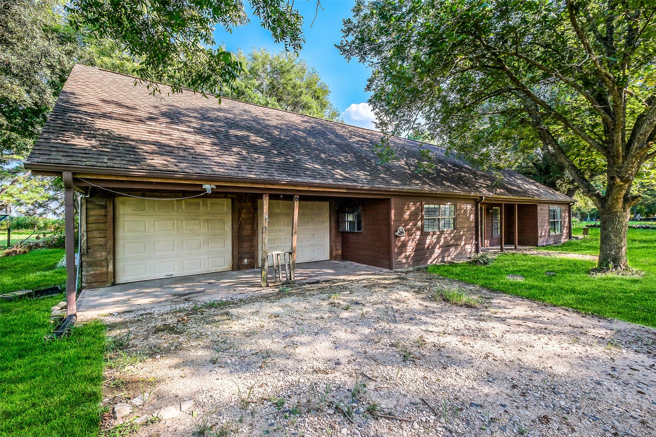 9503 Cardinal Road Beasley, TX 77417 - Photo 25 of 27 a front view of a house with garden