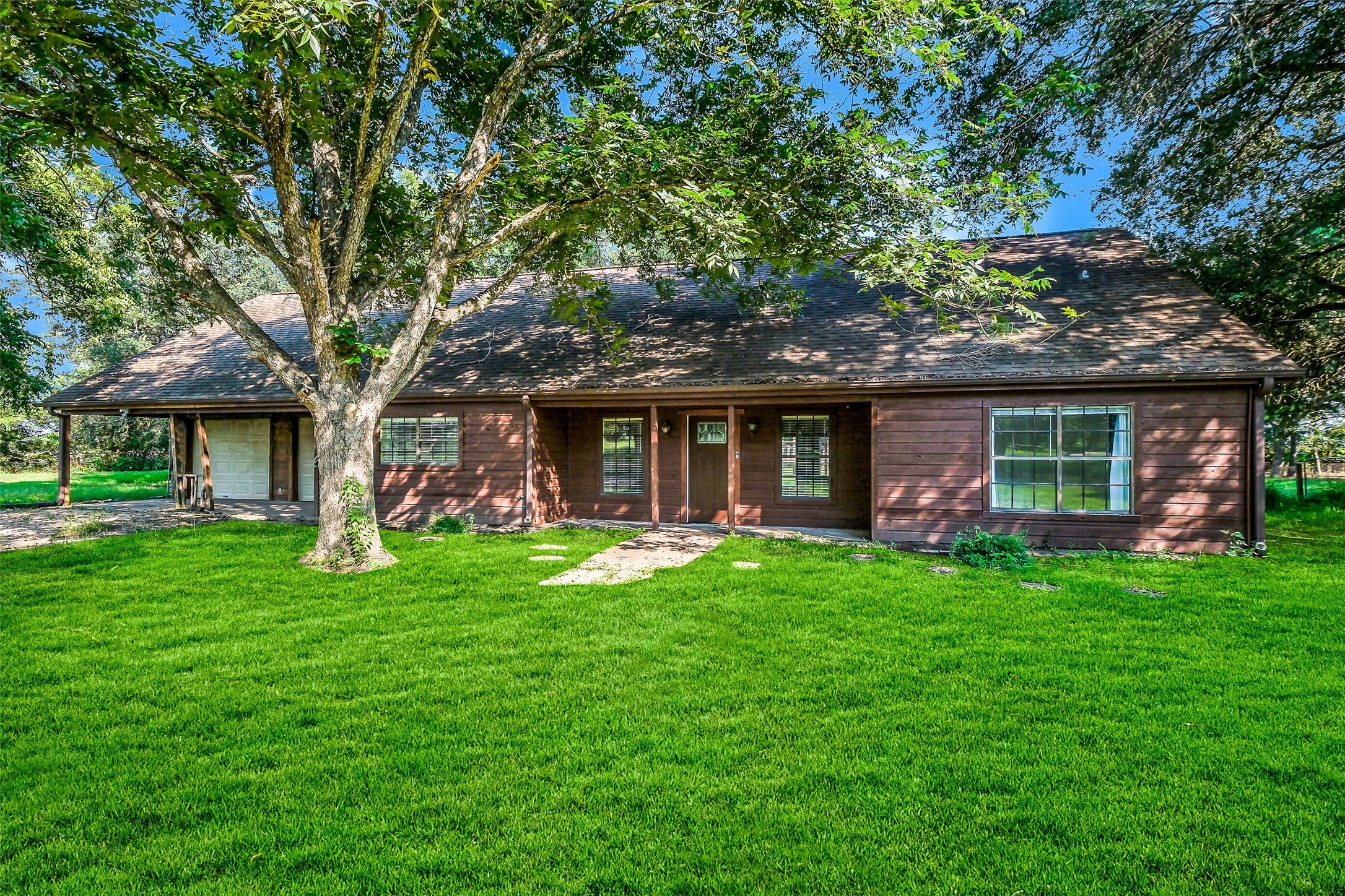 9503 Cardinal Road Beasley, TX 77417 - Photo 27 of 27 a front view of a house with a garden