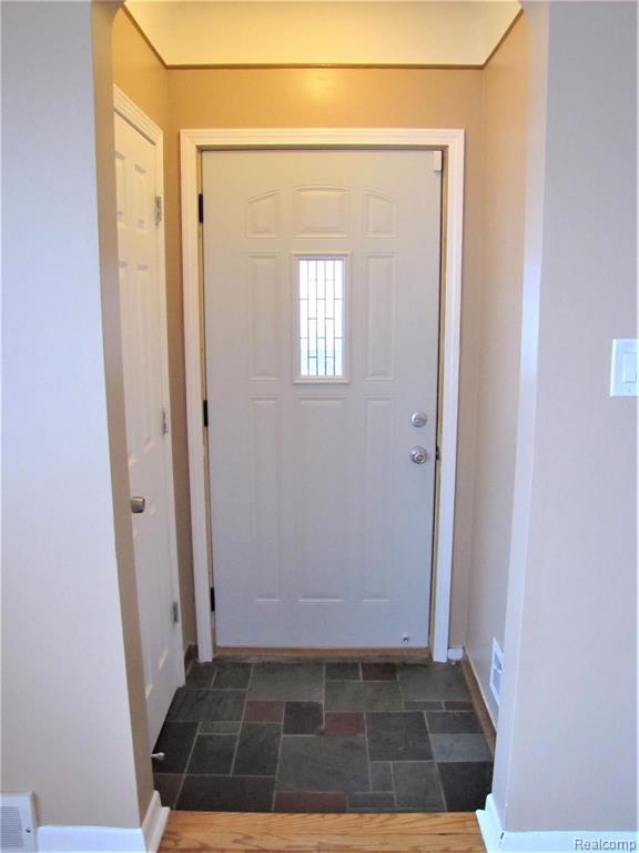 7239 Edward Avenue Center Line, MI 48015 - Photo 3 of 28