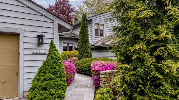 $565,000 | 3835-3 Acorn Trail, Orange, OH 44022