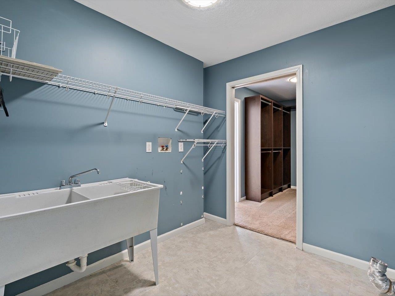 8210 Ridgewood Road Rock Island, IL 61201 - Photo 38 of 60 a view of a hallway with closet
