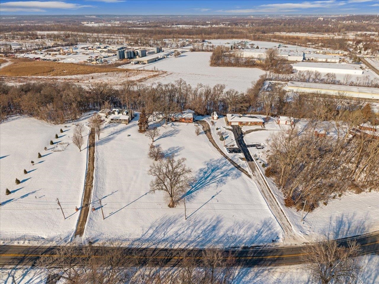 8210 Ridgewood Road Rock Island, IL 61201 - Photo 56 of 60 a view of a city and ocean view