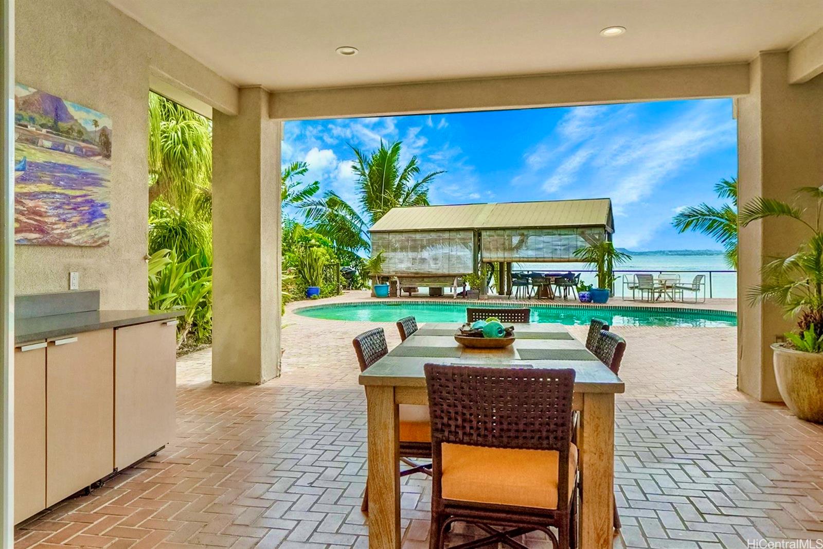 469 Portlock Road Honolulu, HI 96825 - Photo 4 of 25 a patio with table and chairs