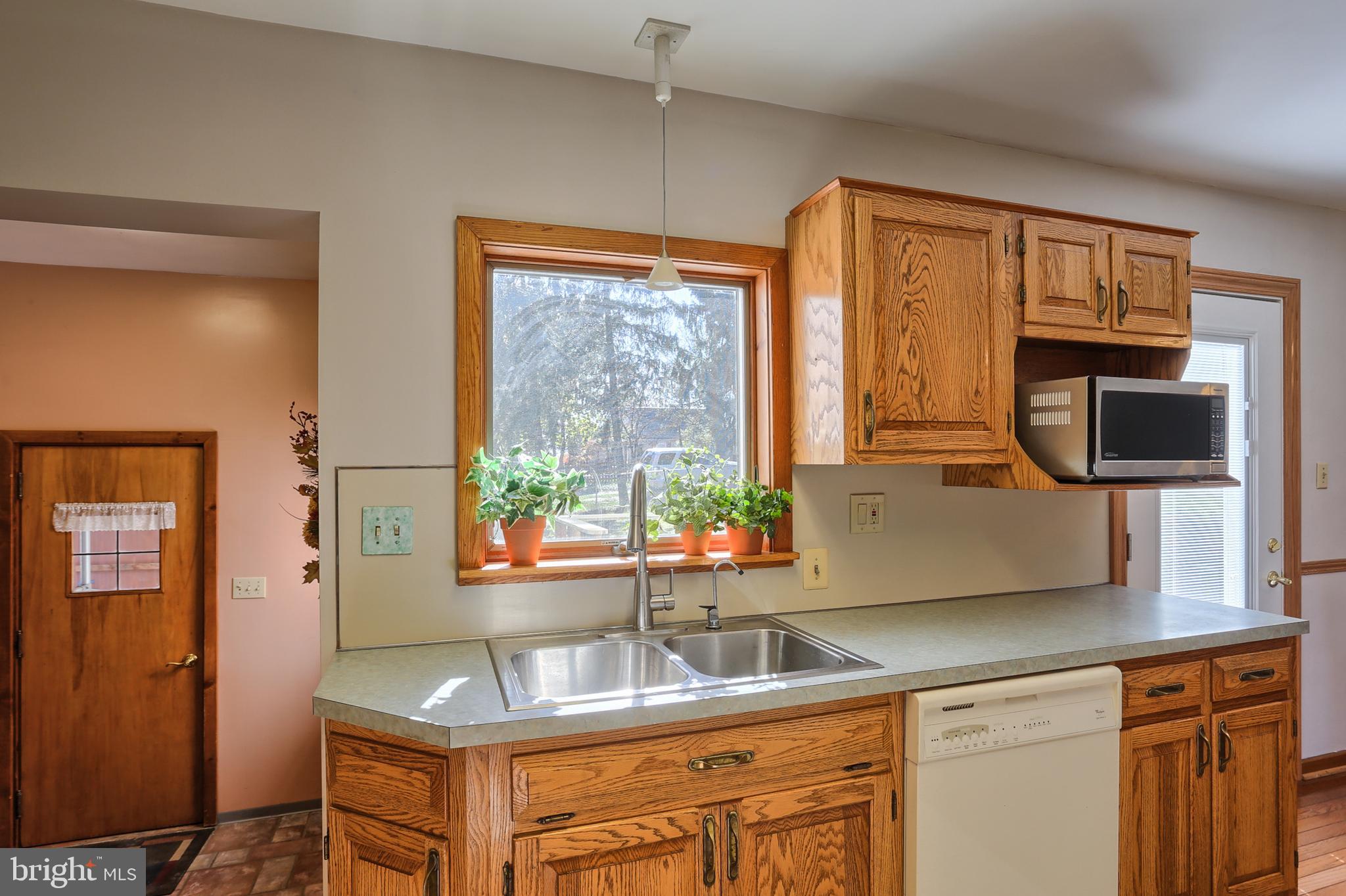 8161 Chambers Hill Road Harrisburg, PA 17111 - Photo 9 of 46 Gallery Image 9