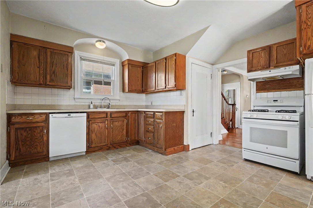 944 Canfield Road Youngstown, OH 44511 - Photo 7 of 20 Gallery Image 7