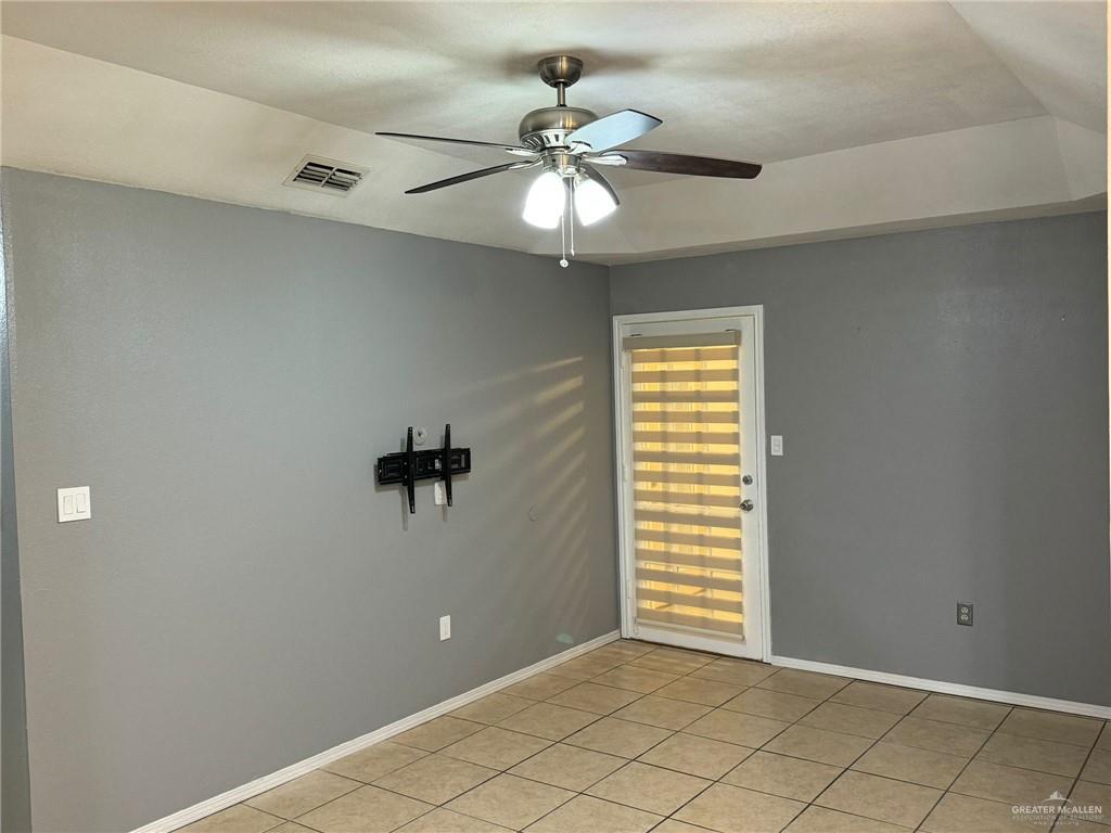 2004 Mynah Avenue McAllen, TX 78504 - Photo 2 of 10 a view of an empty room and a window