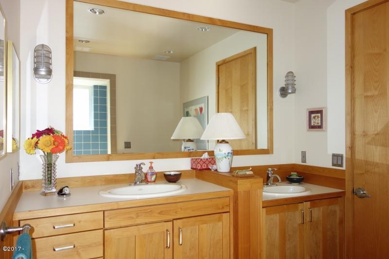 50007 South South Beach Point Road Neskowin, OR 97149 - Photo 12 of 31 Walker 013 (800x533)