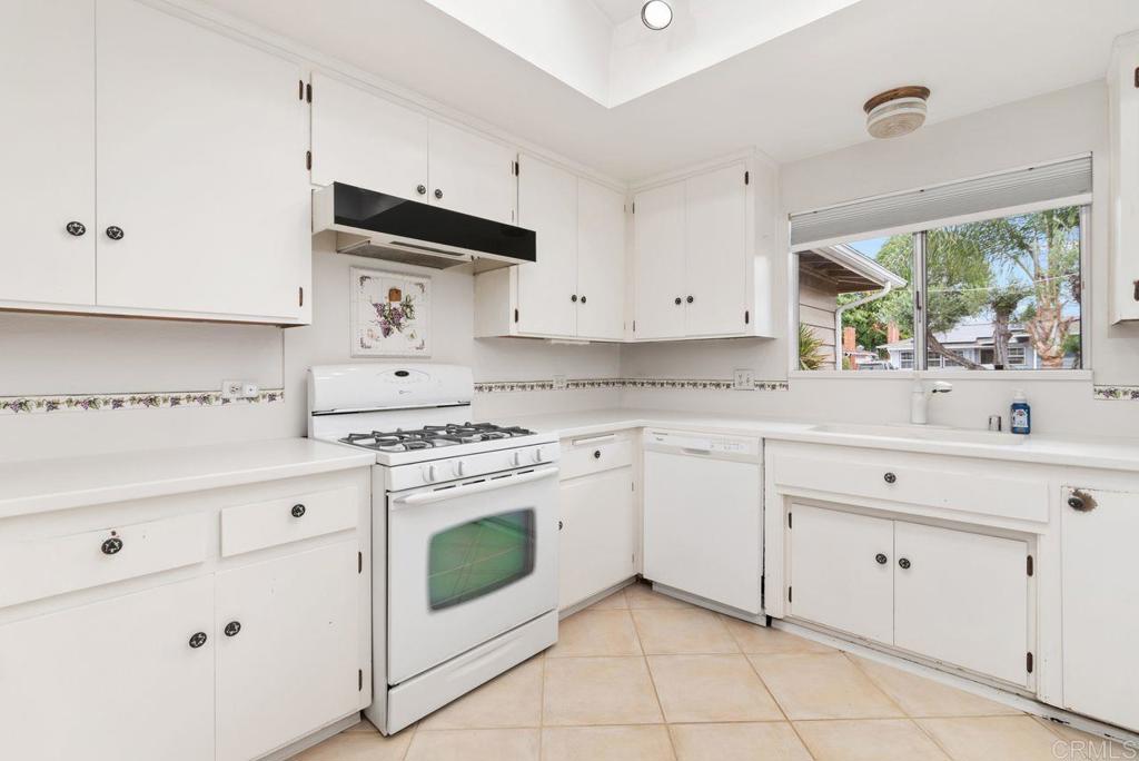 321 Chestnut Lane Escondido, CA 92025 - Photo 16 of 36