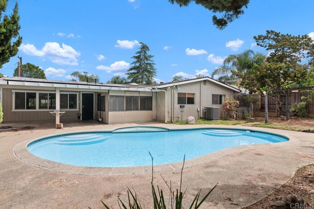 321 Chestnut Lane Escondido, CA 92025 - Photo 7 of 36