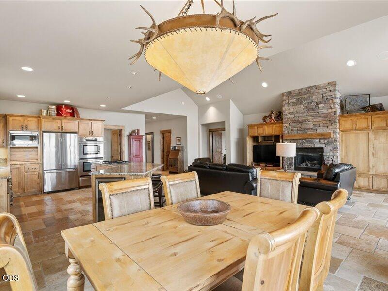 360 Vista Rim Drive Redmond, OR 97756 - Photo 62 of 147