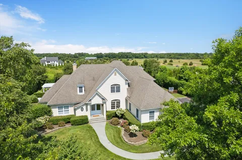 $3,200,000 | 2675 Laurel Trail, Laurel, NY 11948