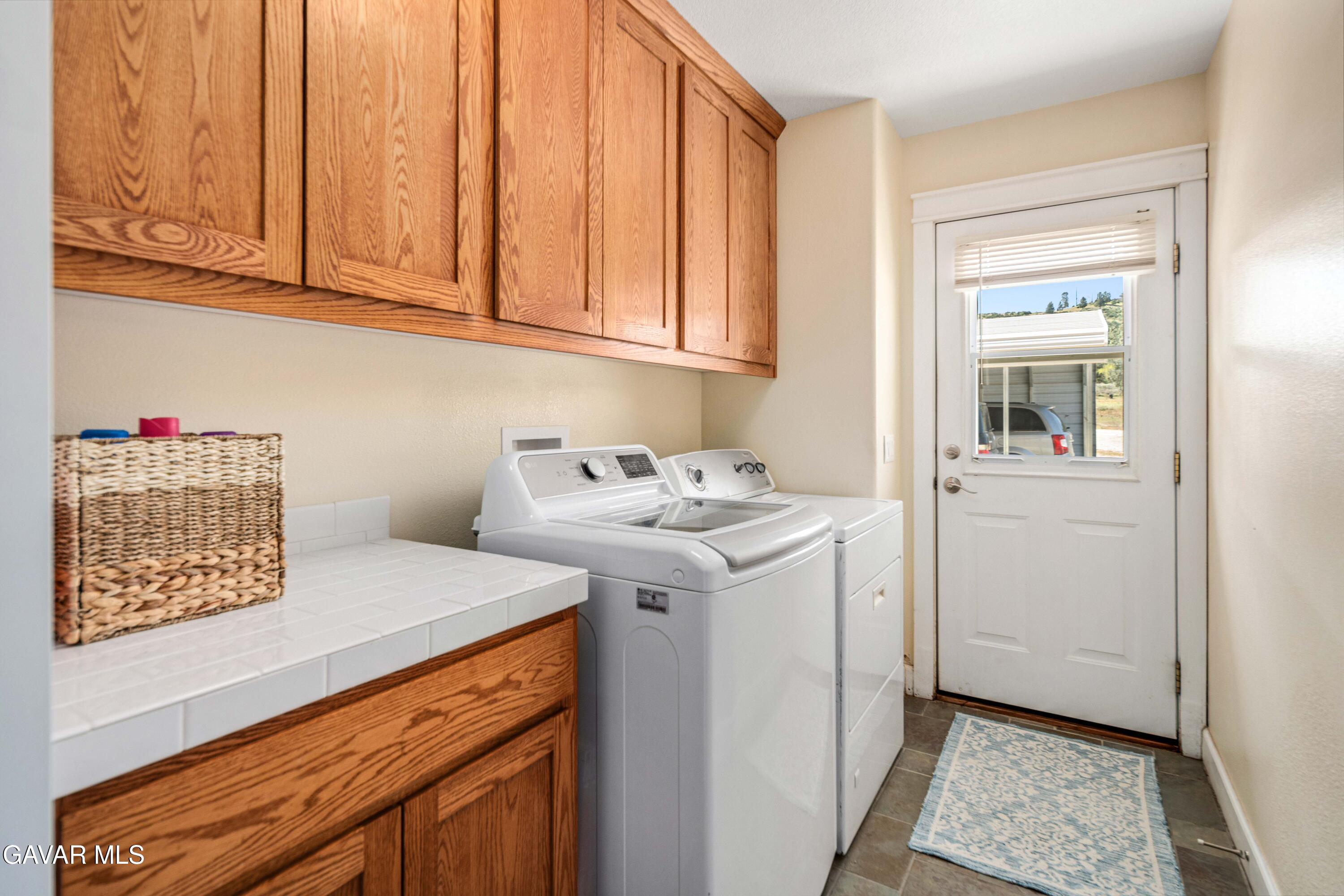 46472 Kings Canyon Road Lancaster, CA 93536 - Photo 20 of 46 Laundry Room