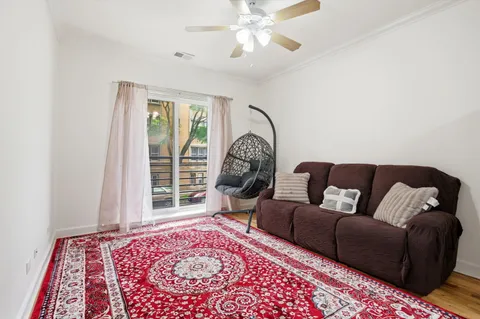 $180,000 | 2556 West Rosemont Avenue, Unit 1, Chicago, IL 60659