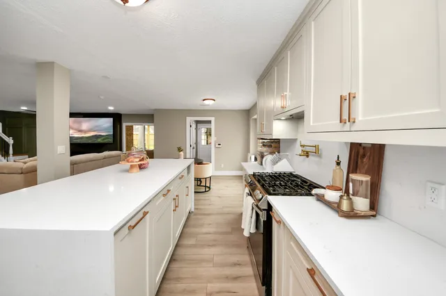 $2,900 | 5511 Lacreek Lane, Spring, TX 77379