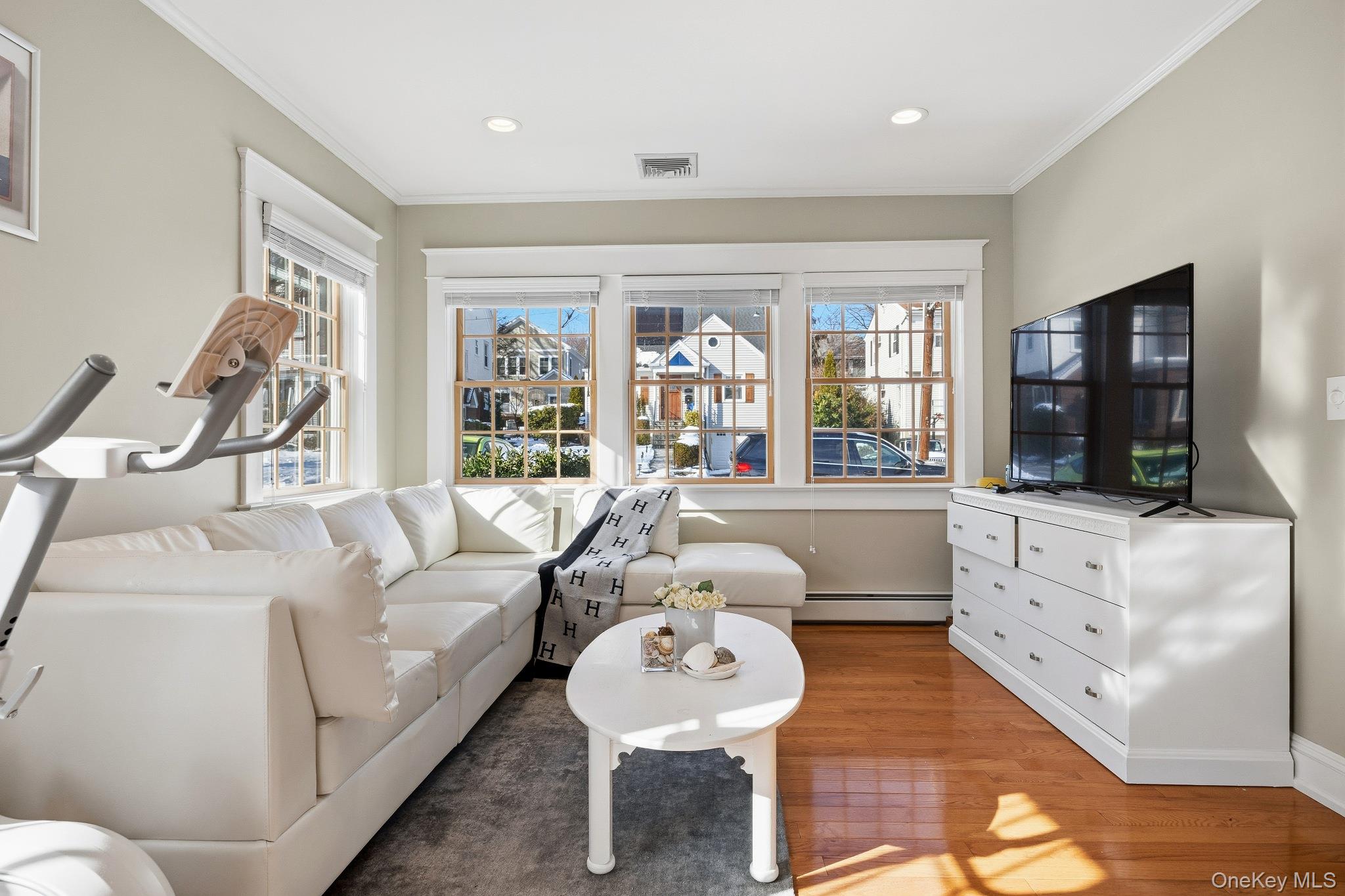 148 Madison Road Scarsdale, NY 10583 - Photo 5 of 24