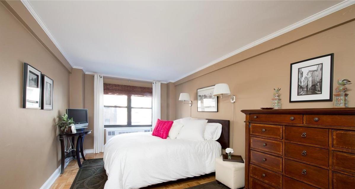 347 East 53rd Street, Unit 5B Manhattan, NY 10022 - Photo 3 of 5