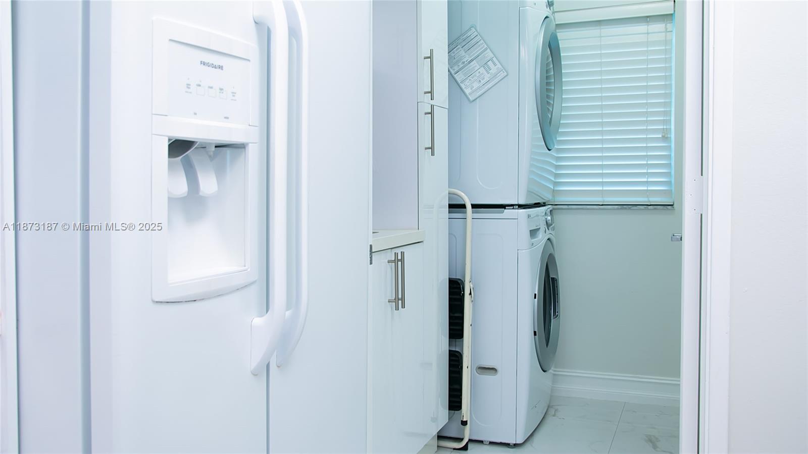 18100 North Bay Road, Unit 906 Sunny Isles Beach, FL 33160 - Photo 12 of 21 a bathroom with a shower