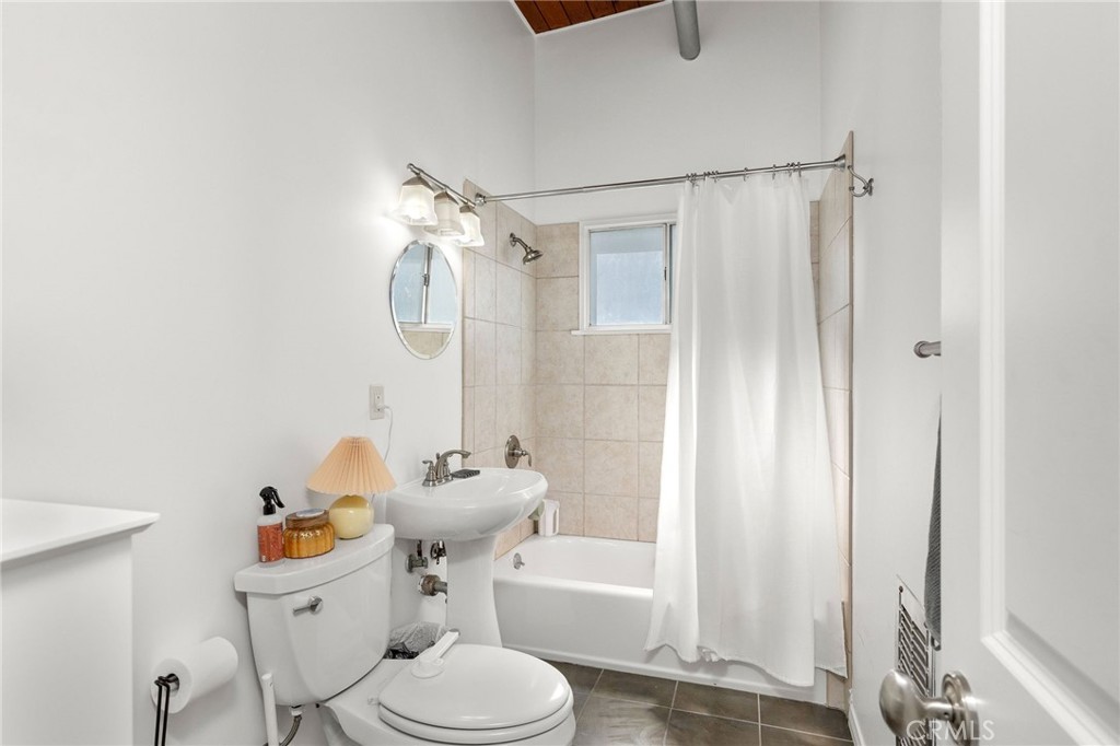 69 18th Street Hermosa Beach, CA 90254 - Photo 8 of 20