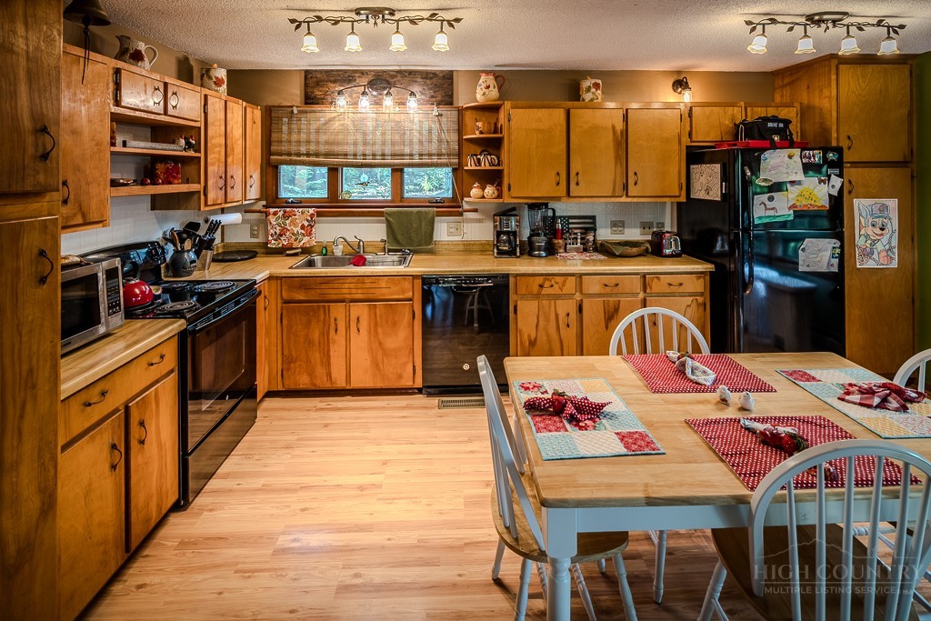 190 Spruce Pine Road Newland, NC 28657 - Photo 11 of 45