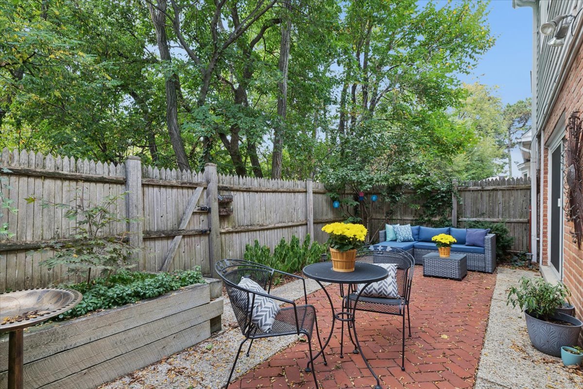 730 Oak Street Winnetka, IL 60093 - Photo 24 of 28 a backyard of a house with seating space