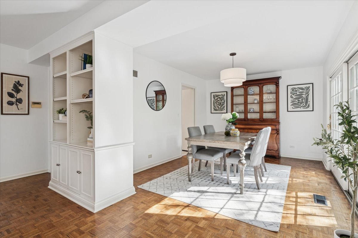 730 Oak Street Winnetka, IL 60093 - Photo 8 of 28 a view of a dining room with furniture