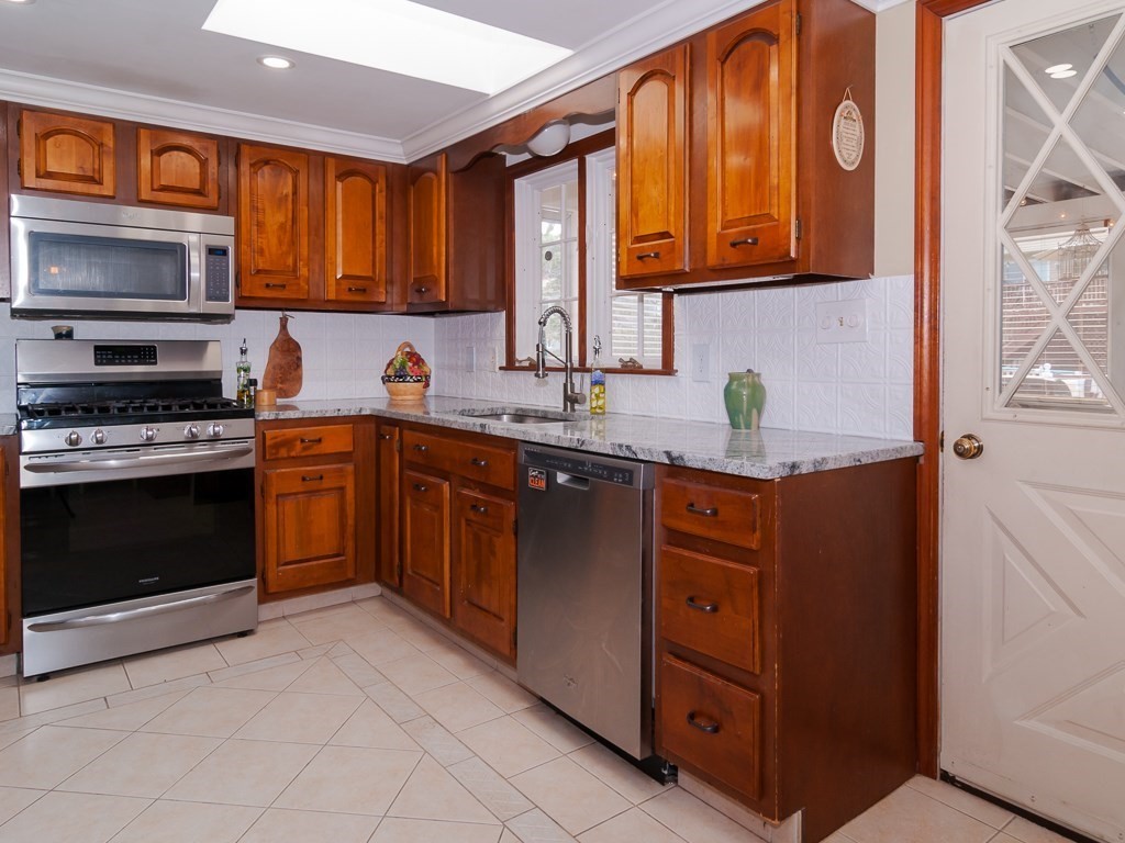 131 Burgess Road Somerset, MA 02726 - Photo 20 of 42 Gallery Image 20