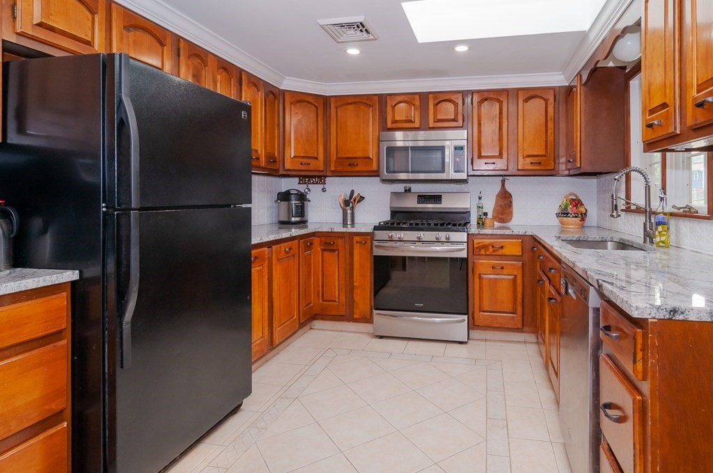 131 Burgess Road Somerset, MA 02726 - Photo 21 of 42 Gallery Image 21