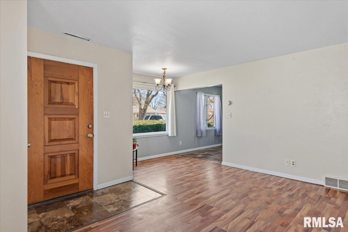 1905 North 21st Street Springfield, IL 62702 - Photo 3 of 24