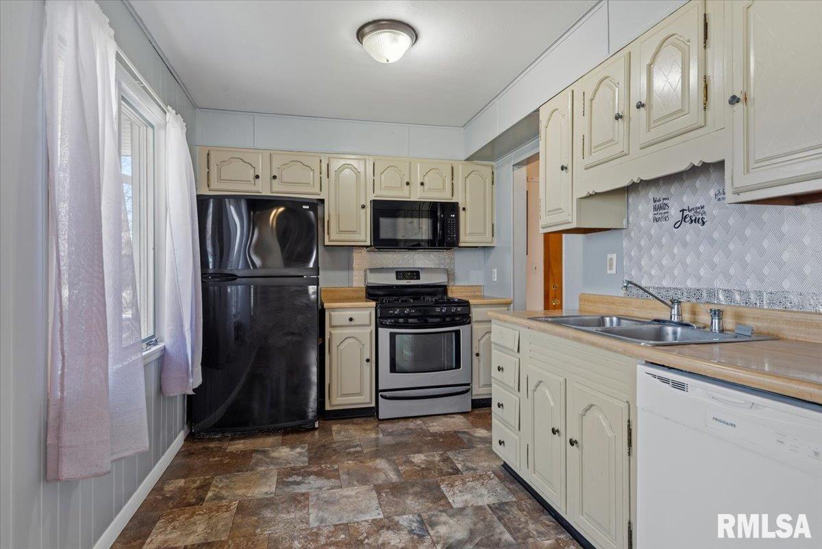 1905 North 21st Street Springfield, IL 62702 - Photo 6 of 24