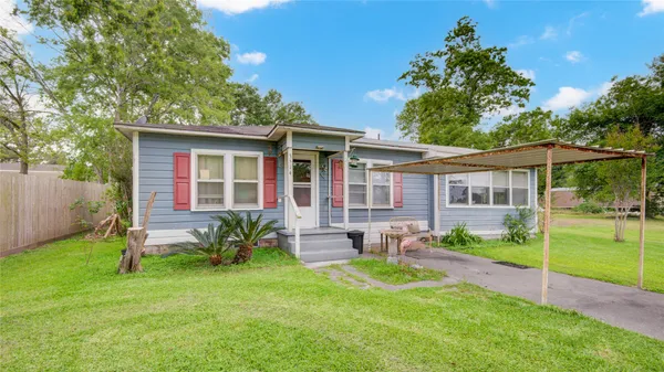 $168,000 | 3514 Commerce Street, Damon, TX 77430
