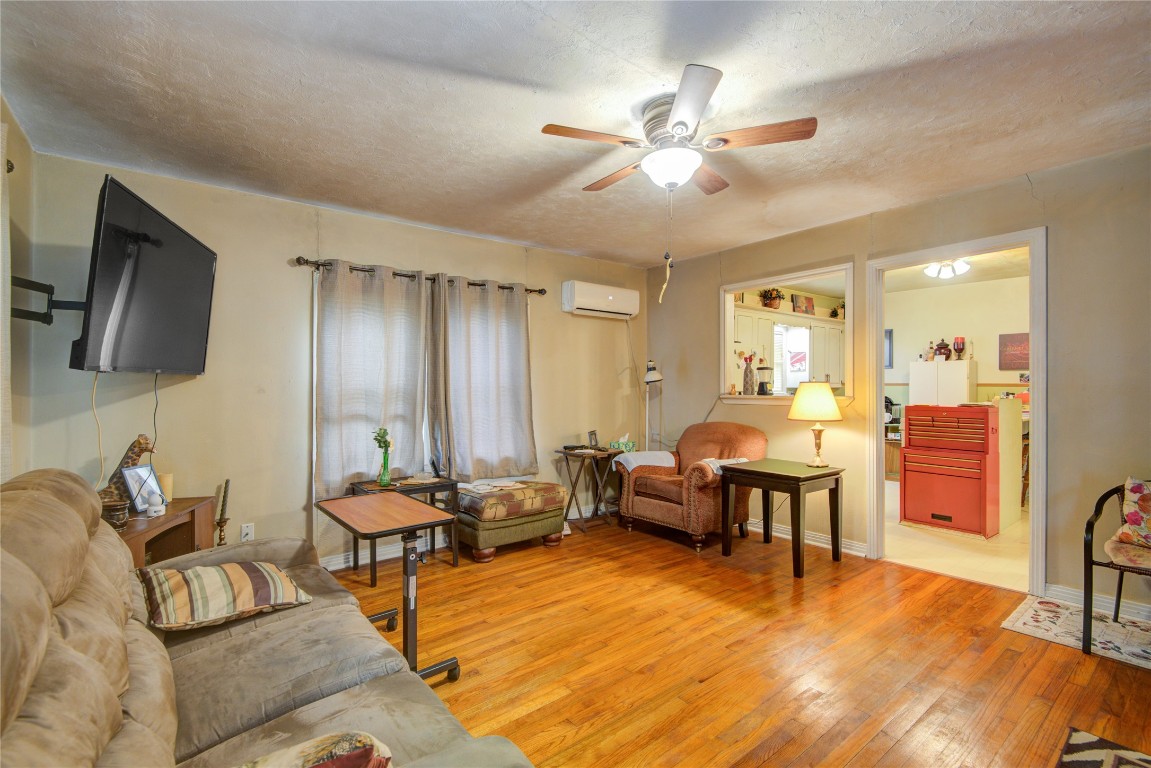 3514 Commerce Street Damon, TX 77430 - Photo 2 of 25