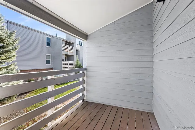 a view of backyard with small space