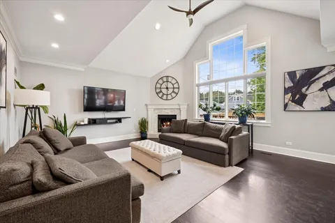 $1,100,000 | 5054 West Berwyn Avenue, Chicago, IL 60630