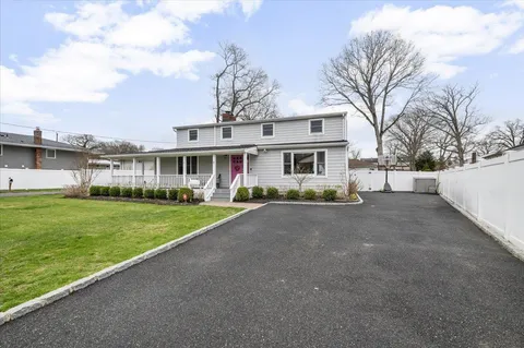 $999,000 | 25 Pleasant Avenue, Plainview, NY 11803