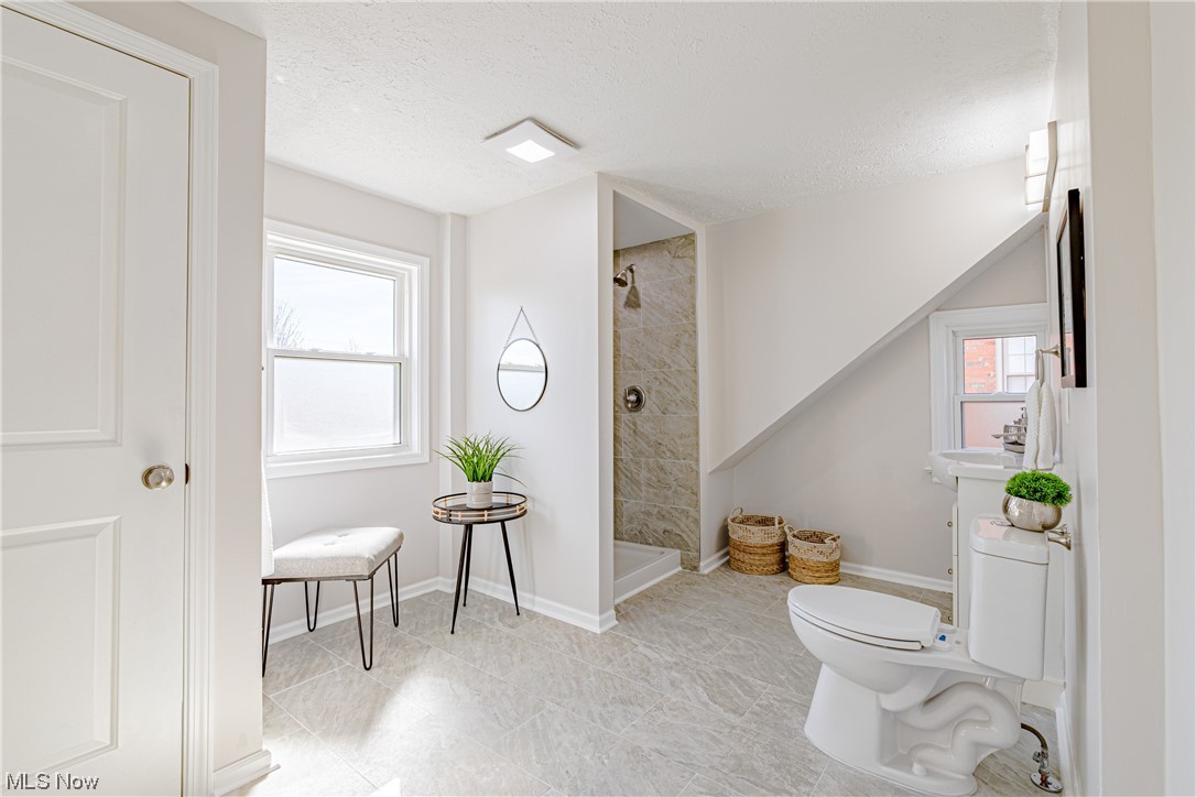 2567 Channing Road Cleveland, OH 44118 - Photo 28 of 34 Third floor bathroom