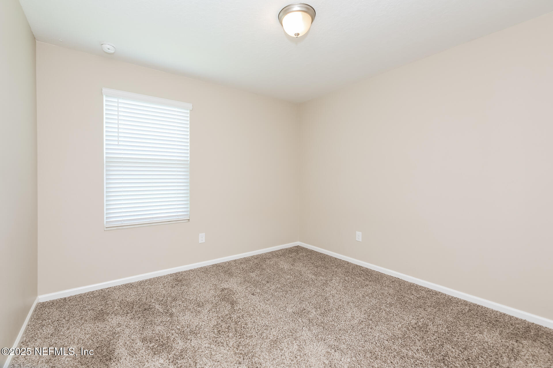 43 Cody Street St. Augustine, FL 32084 - Photo 6 of 15 an empty room with a window