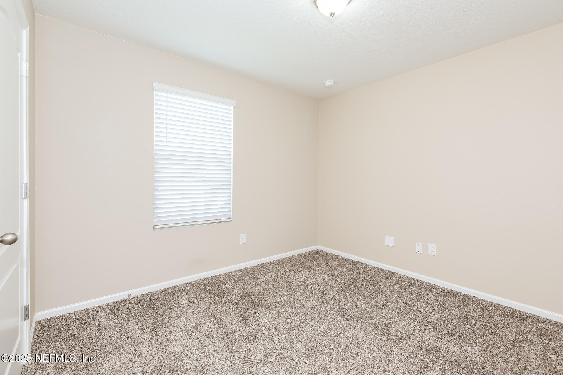 43 Cody Street St. Augustine, FL 32084 - Photo 7 of 15 an empty room with a window