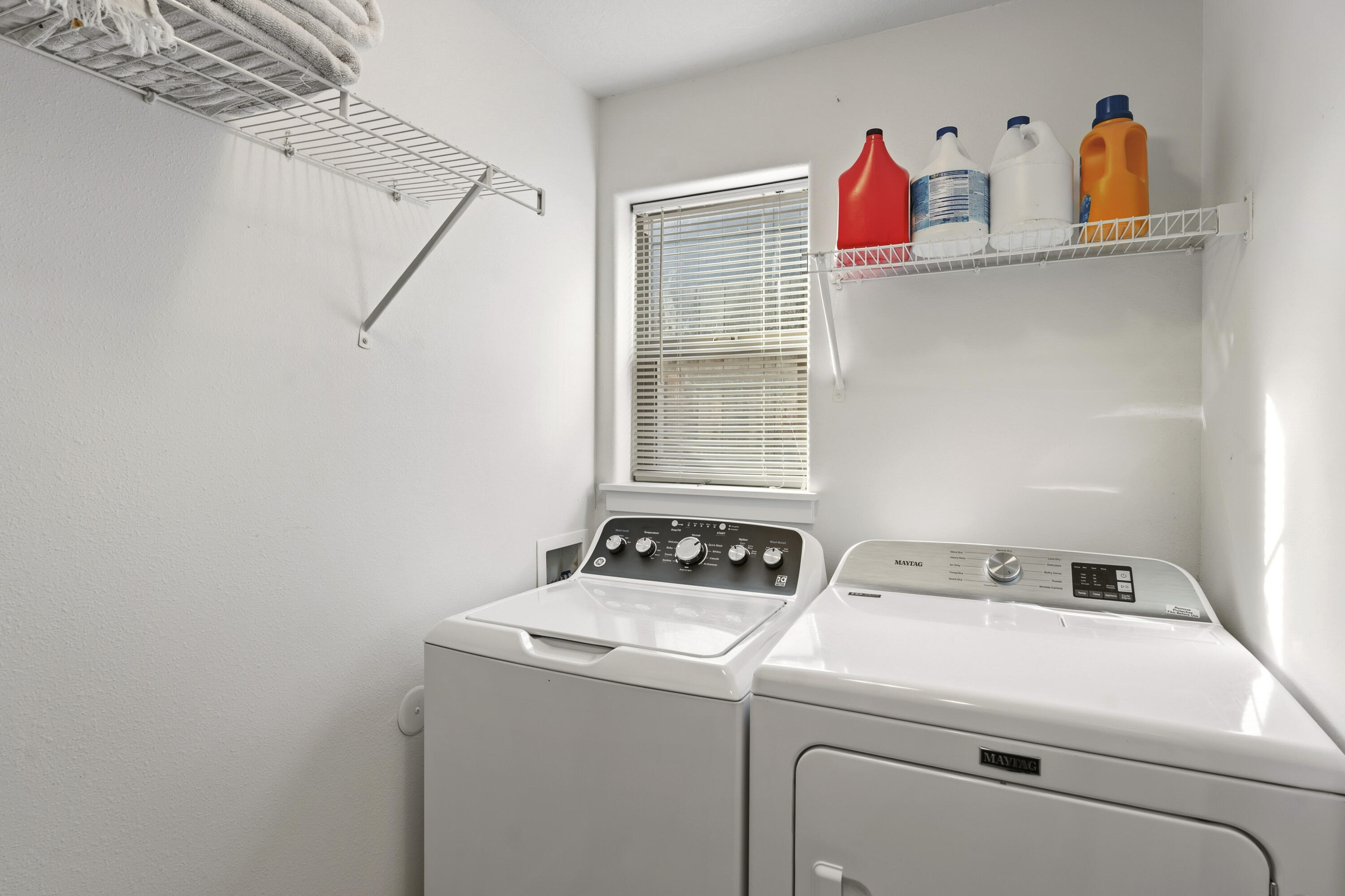 2845 Southwest 31st Street Redmond, OR 97756 - Photo 30 of 33 Interior Laundry