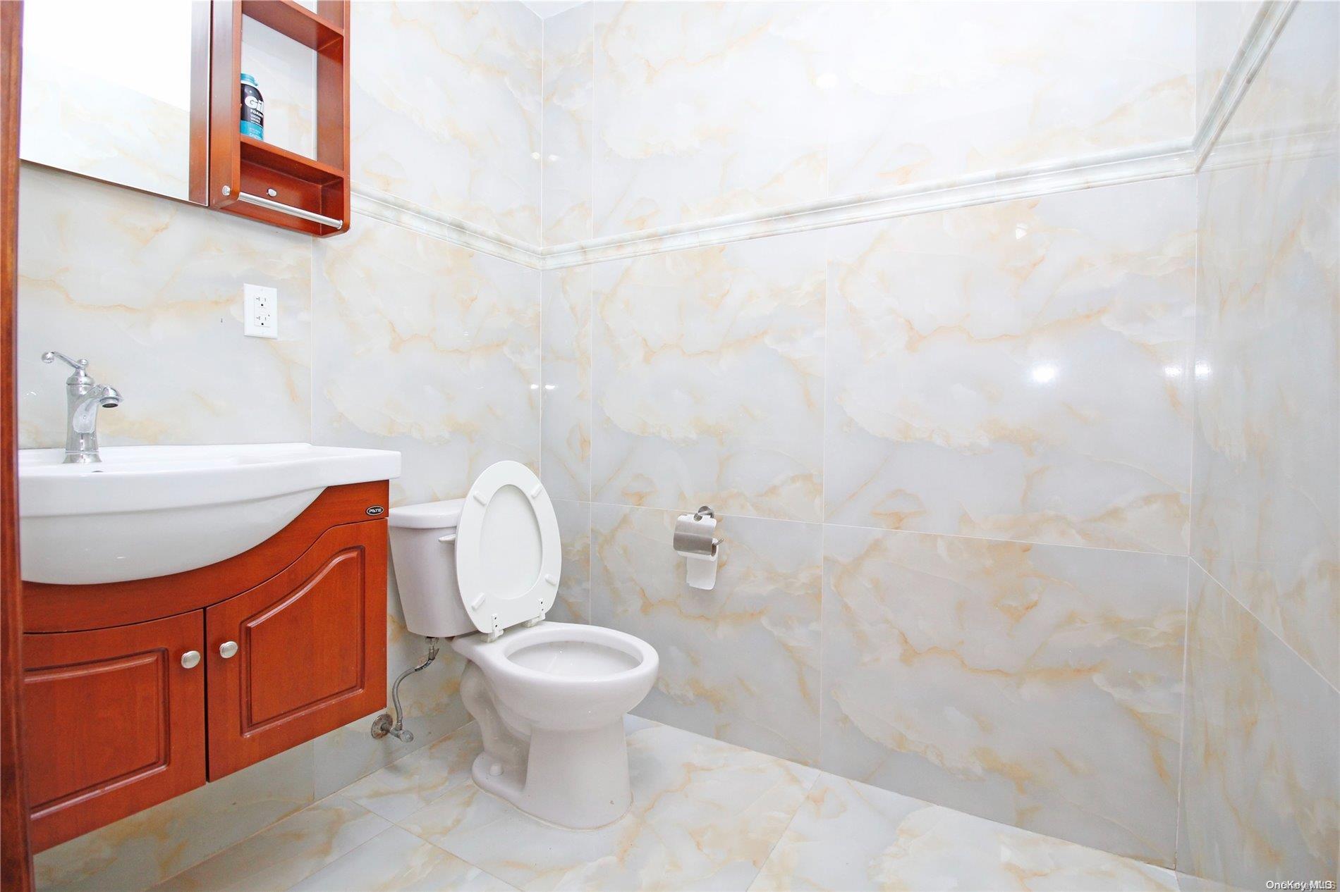 108-38 41st Avenue, Unit 1B Queens, NY 11368 - Photo 3 of 10