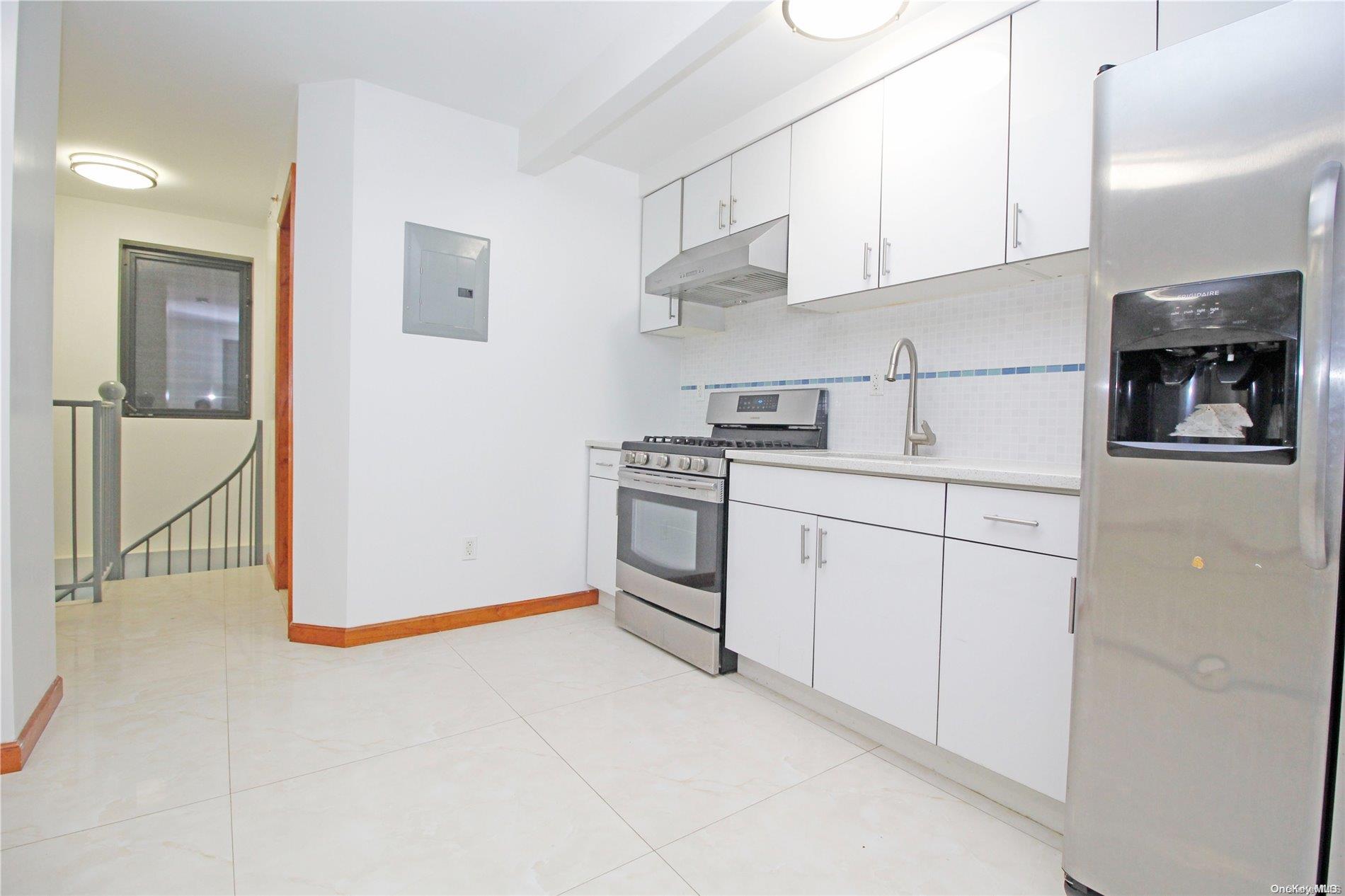 108-38 41st Avenue, Unit 1B Queens, NY 11368 - Photo 4 of 10