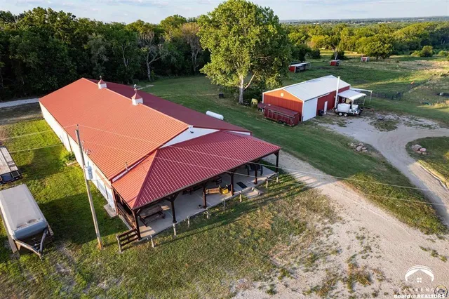 $840,000 | 9736 West Lake Road, Ozawkie, KS 66070