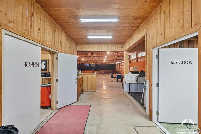 $840,000 | 9736 West Lake Road, Ozawkie, KS 66070