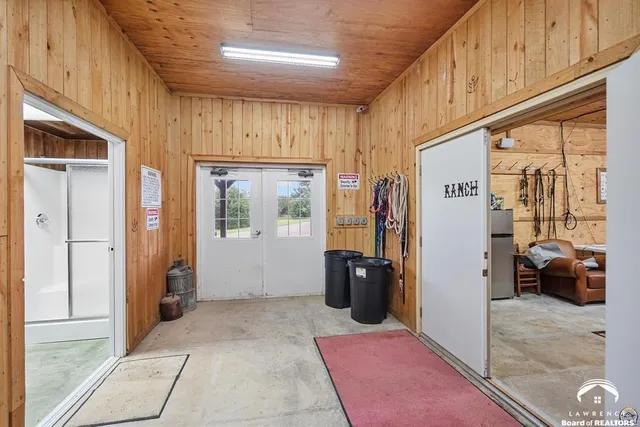 $840,000 | 9736 West Lake Road, Ozawkie, KS 66070