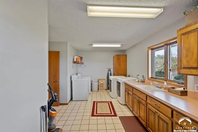 $840,000 | 9736 West Lake Road, Ozawkie, KS 66070