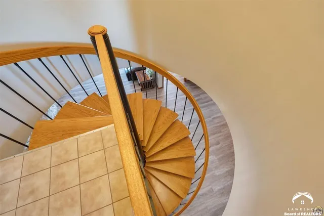 $840,000 | 9736 West Lake Road, Ozawkie, KS 66070