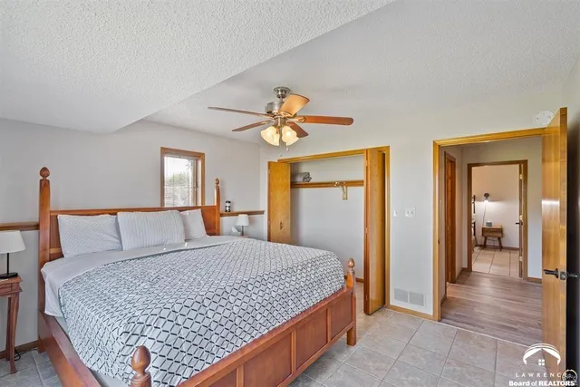 $840,000 | 9736 West Lake Road, Ozawkie, KS 66070