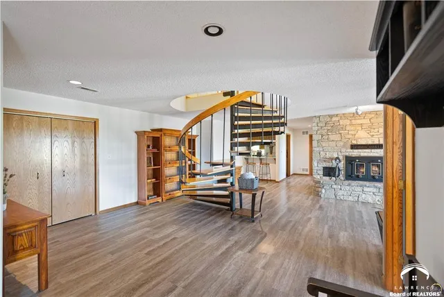 $840,000 | 9736 West Lake Road, Ozawkie, KS 66070