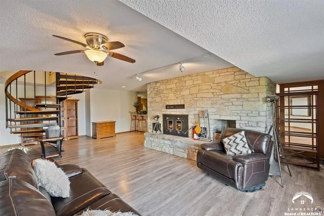 $840,000 | 9736 West Lake Road, Ozawkie, KS 66070