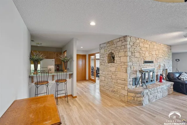 $840,000 | 9736 West Lake Road, Ozawkie, KS 66070